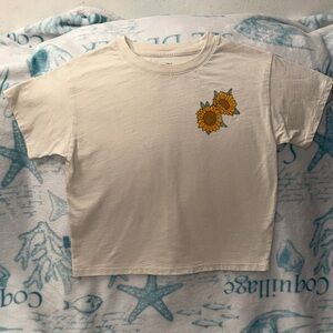 5️⃣ FOR 2️⃣0️⃣ SALE 🏷️ SO Cream Boxy T-Shirt w/ Sunflower Design Size M